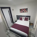 Ξενοδοχείο με διαμερίσματα Wb Weekend 4*