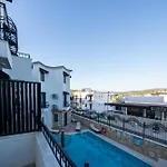 Wb Weekend Apartahotel