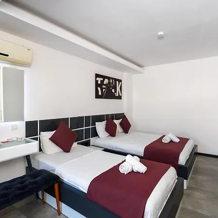 Wb Weekend Aparthotel 4*